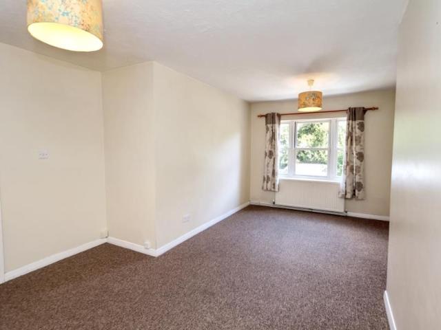 Apartment for rent in Berrylands, Greater London
