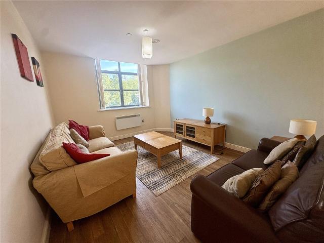 Apartment for rent in Whitfield, Charlesworth