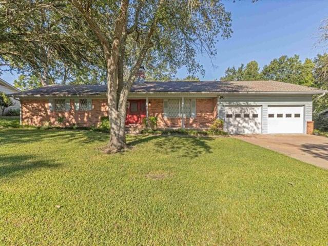 House for sale in Henderson, Texas