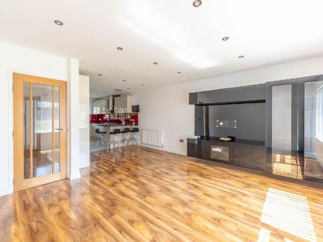 Apartment for rent in Northwood, Greater London