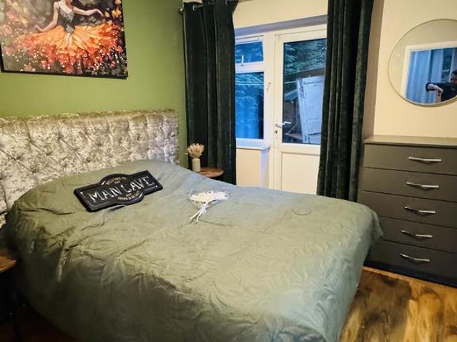 Apartment for rent in Rosehill, Greater London