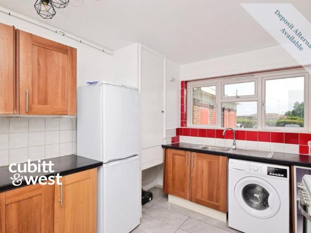 Apartment for rent in The Wrythe, Greater London