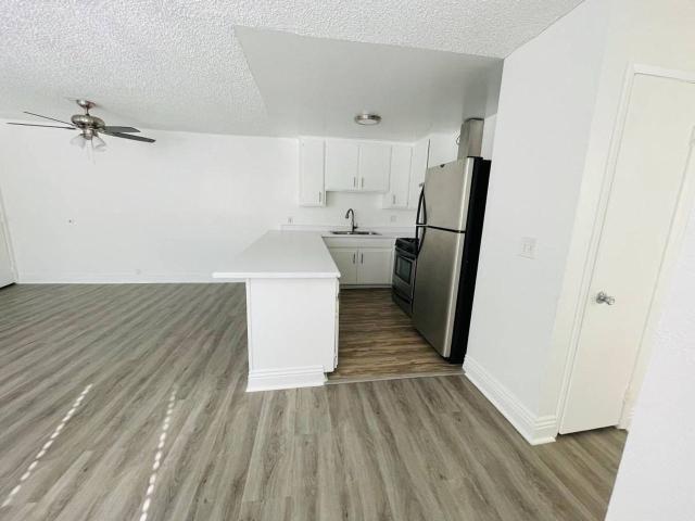 Apartment for rent in Canoga Park, California