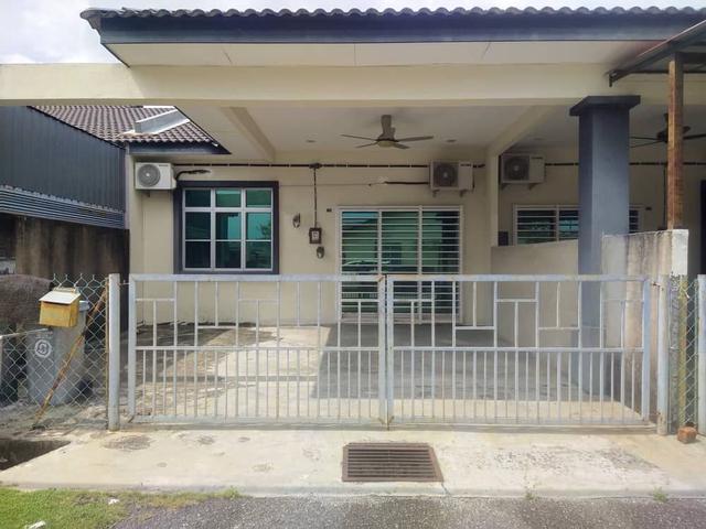Terraced House for sale in Malaka