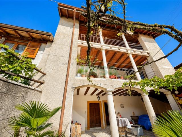 Einfamilienhaus kaufen in Mendrisio, Tessin