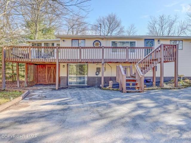 House for sale in Pocono Lake