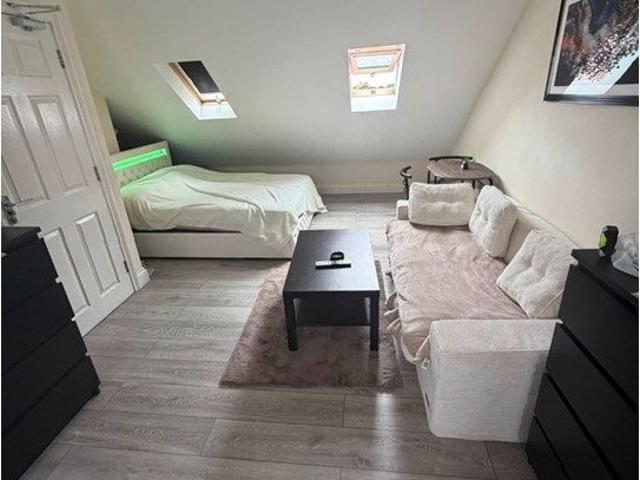 Studio for rent in Gants Hill, Greater London
