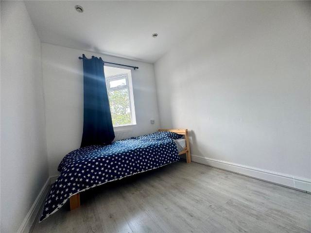 Room for rent in London Borough of Merton, Greater London