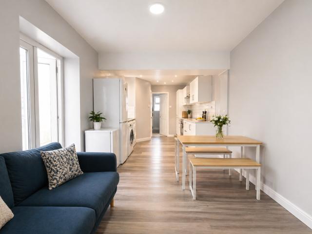 Room for rent in Falcon Lodge, Wales