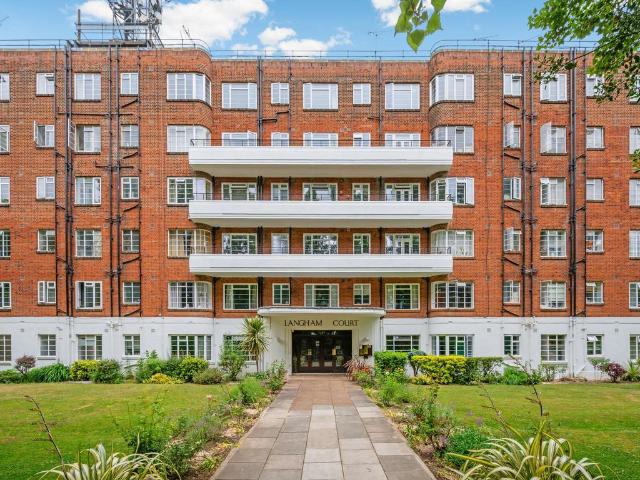Apartment for rent in London Borough of Merton, Raynes Park