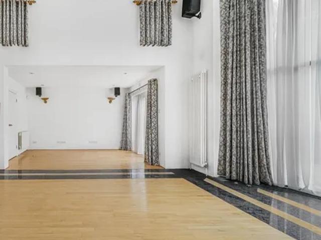House for rent in Hendon Central, Greater London