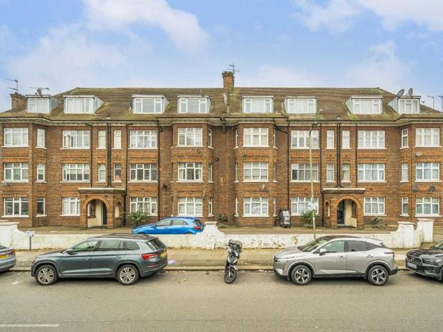 House for rent in Hendon Central, Greater London