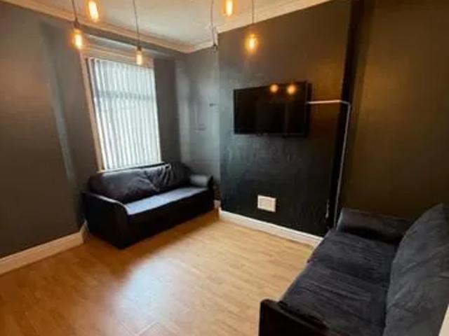 House for rent in Calderstones