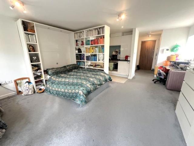 Studio for rent in Westborough, Surrey