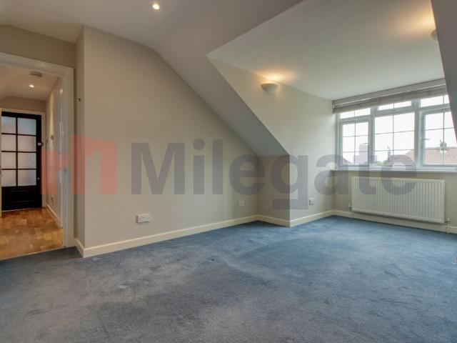 Apartment for rent in The Wrythe, Greater London