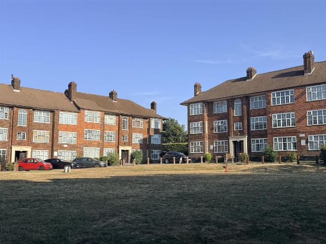 Apartment for rent in The Wrythe, Greater London