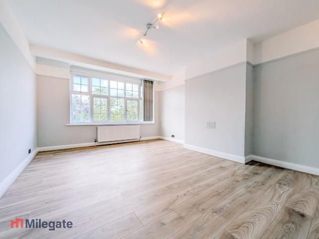 Apartment for rent in The Wrythe, Greater London