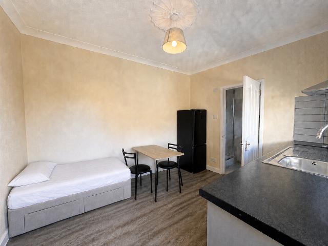 Studio for rent in Kingsbury, Greater London