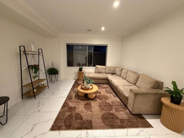 Room for rent in Windermere, Melbourne