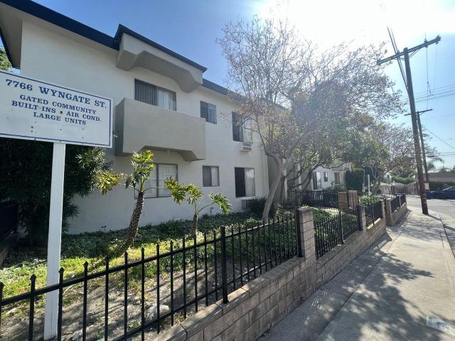 Apartment for rent in Canoga Park, California