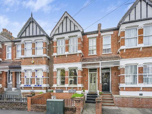 Apartment for rent in Woodford, Greater London