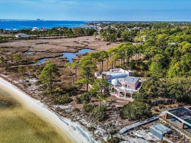 House for sale in Mary Esther