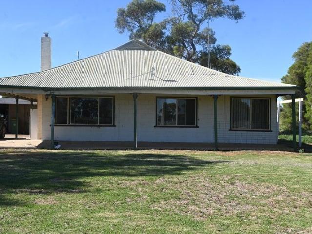 Cottage for sale in Tragowel, Victoria