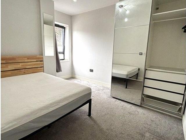 House for rent in Heol-las, Surrey