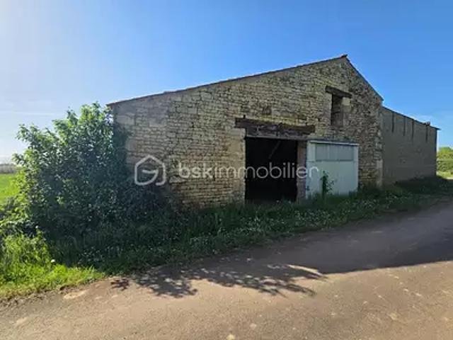 Terrain vente à Fontenay-le-Comte, Xanton-chassenon