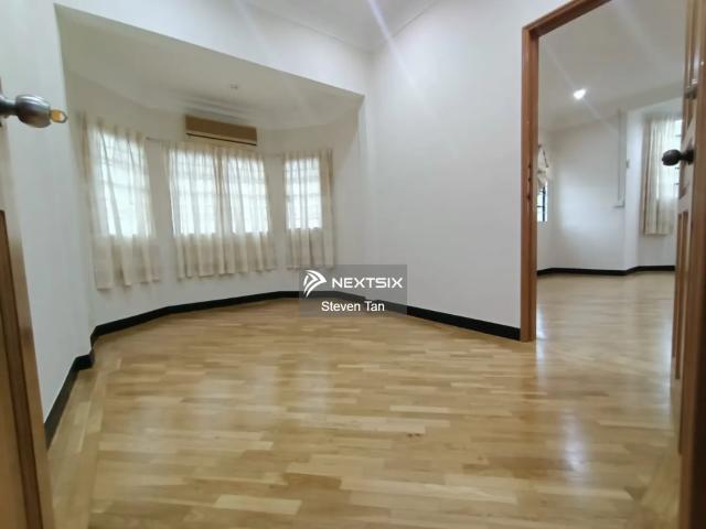 Residential House for sale in Kuching, Bahagian Kuching
