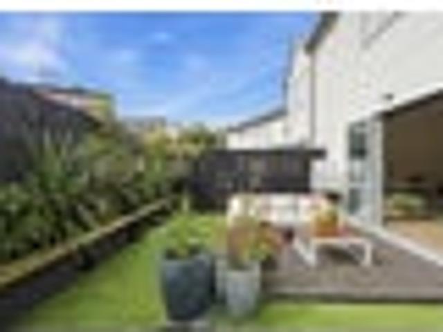 Townhouse for sale in Avondale, Oroua County