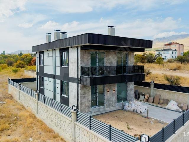 Fertek Mahallesi, Niğde Merkez içerisinde satılık Villa