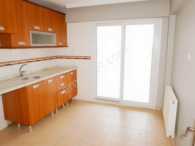 Yakakent Mahallesi, Çiğli içerisinde kiralık mülk