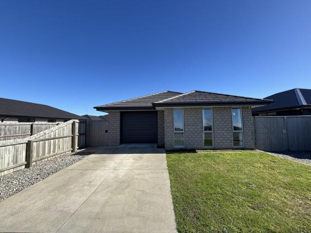 House for rent in Chaslands, Canterbury