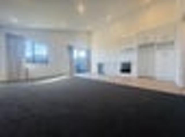 Townhouse for rent in Chaslands, Canterbury