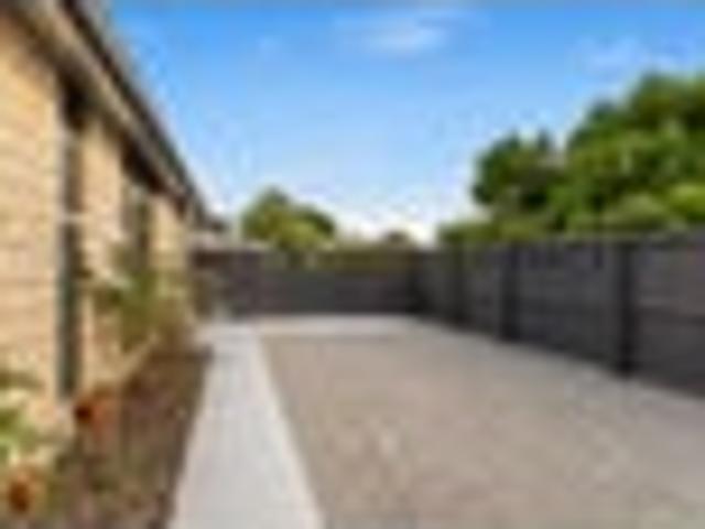 House for rent in Chaslands, Canterbury