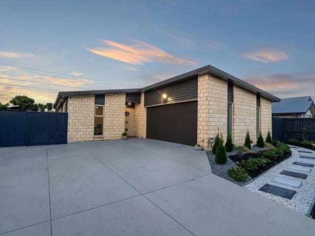 House for rent in Chaslands, Canterbury