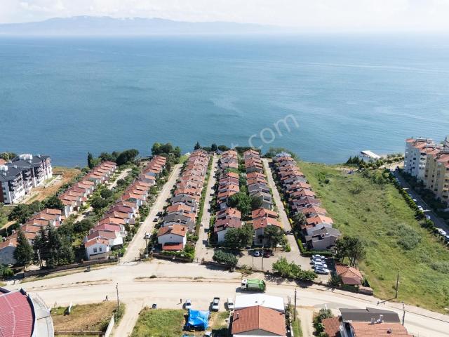 Armutlu, Yalova içerisinde satılık Villa