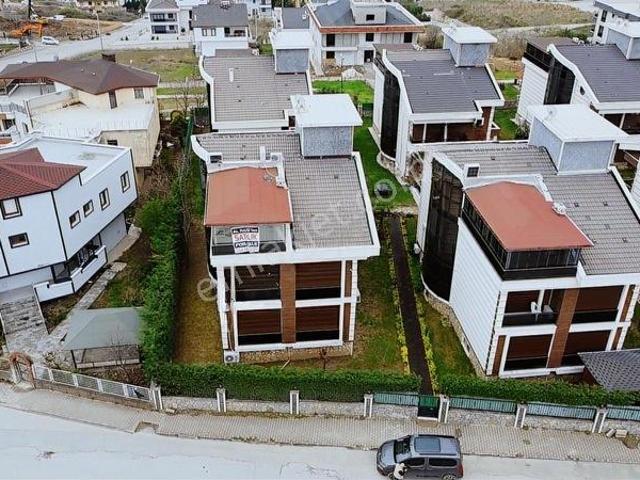 Yalova Belediye sınırı, Yalova Merkez içerisinde satılık Villa