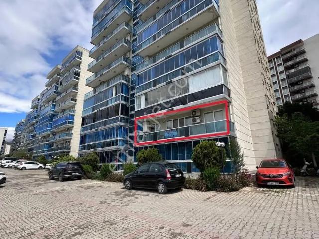 Bayrakli, İzmir içerisinde kiralık mülk