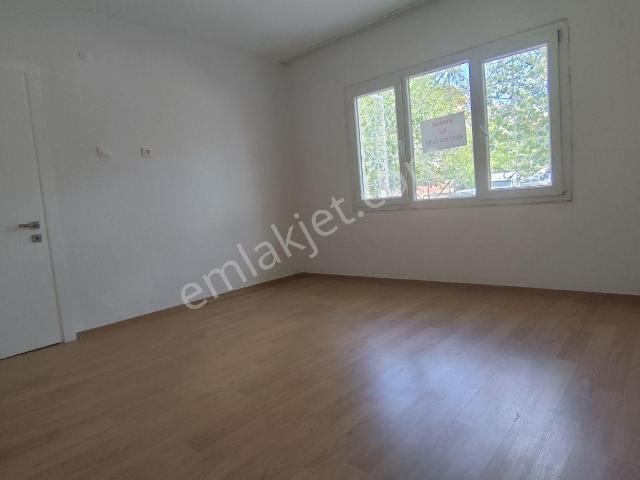Bayrakli, İzmir içerisinde kiralık mülk
