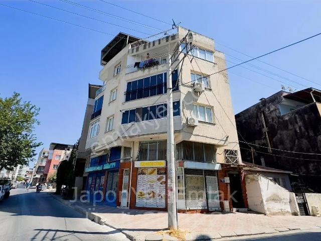 Bayrakli, İzmir içerisinde satılık Bina