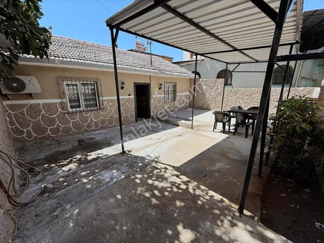 Bayrakli, İzmir içerisinde satılık Villa