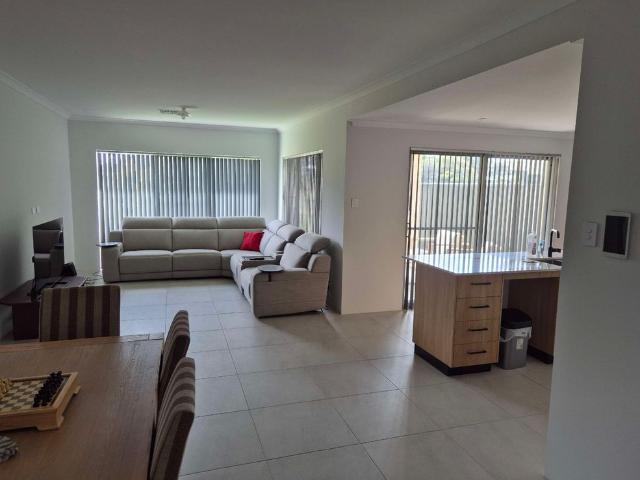 Room for rent in Cockburn, Western Australia