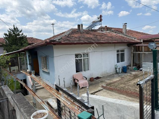 Pazar içerisinde satılık Villa
