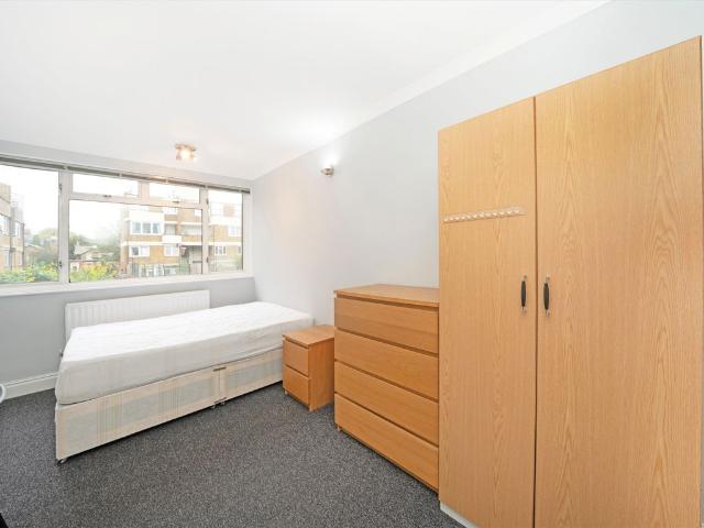 Apartment for rent in Clifton Estate, Greater London