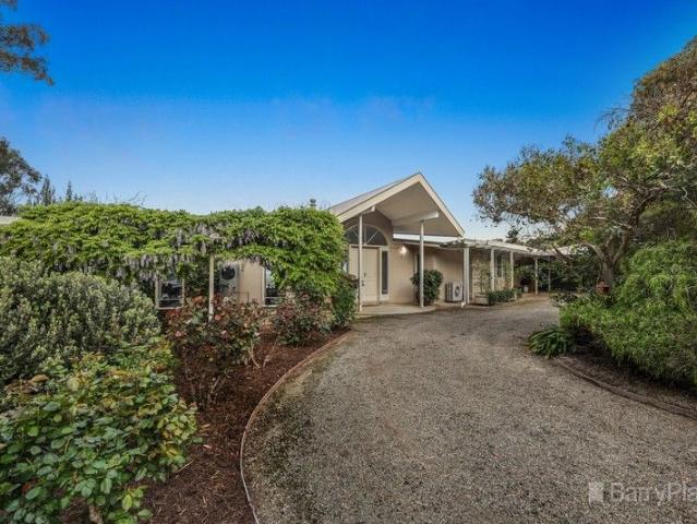 Cottage for sale in Camerons Creek, Victoria