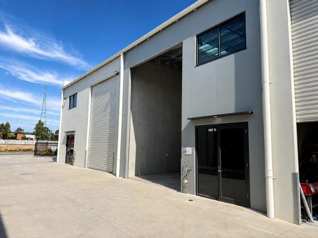 Warehouse for rent in Toombul, Queensland