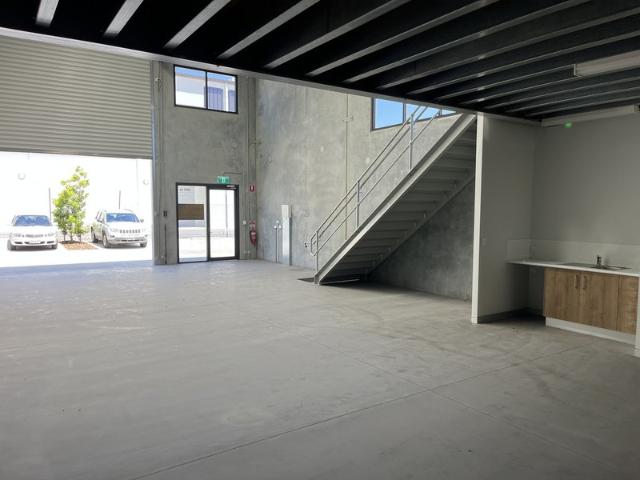 Warehouse for rent in Toombul, Queensland