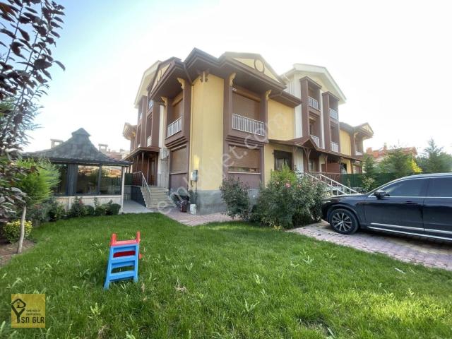 İstiklal Mahallesi, Karatay içerisinde satılık Villa